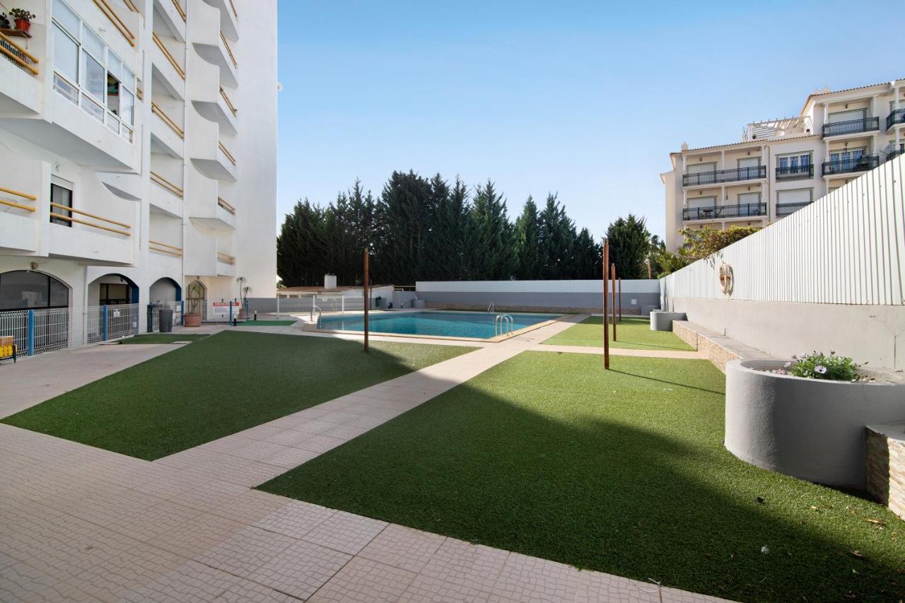Edificio Julio Dinis Apartment